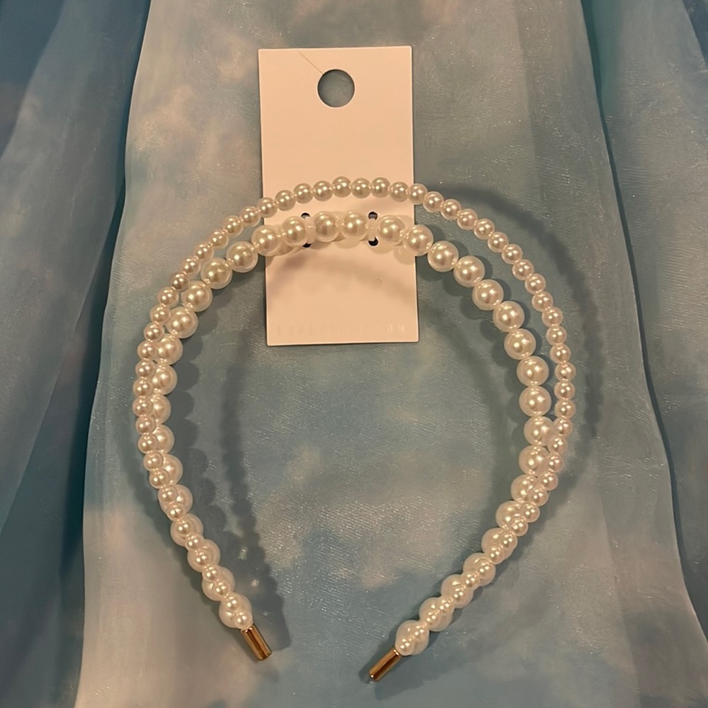 BNWT Pearl Headband *Bridgerton Inspired*